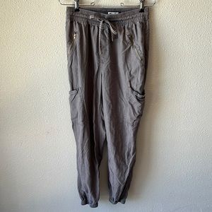 Women’s Hollister Ultra High Rise elastic waist jogger pants Small